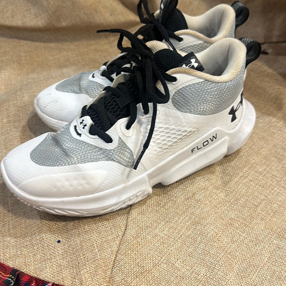 Under armor flow volleyball/basketball shoes
